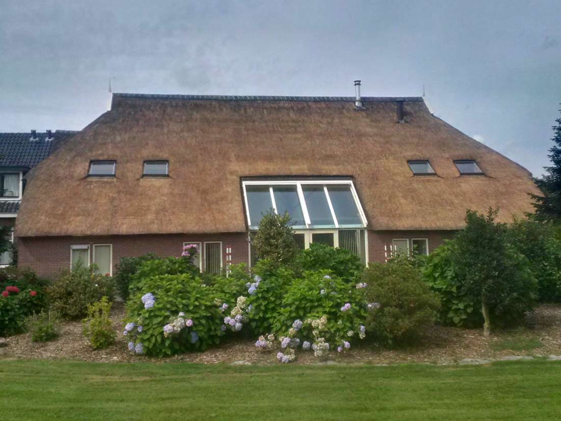 Eelderwolde - Onderhoud rieten dak woonboerderij...